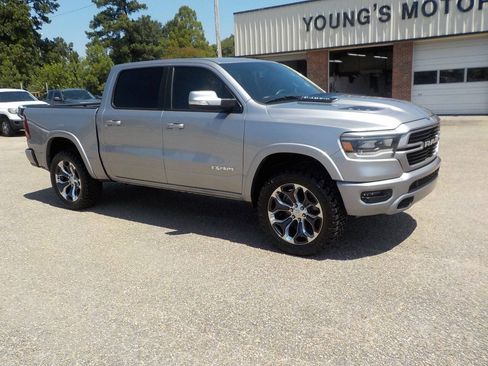 Used 2019 RAM 1500 Laramie w/ Sport Appearance Package AWD/4WD image 9