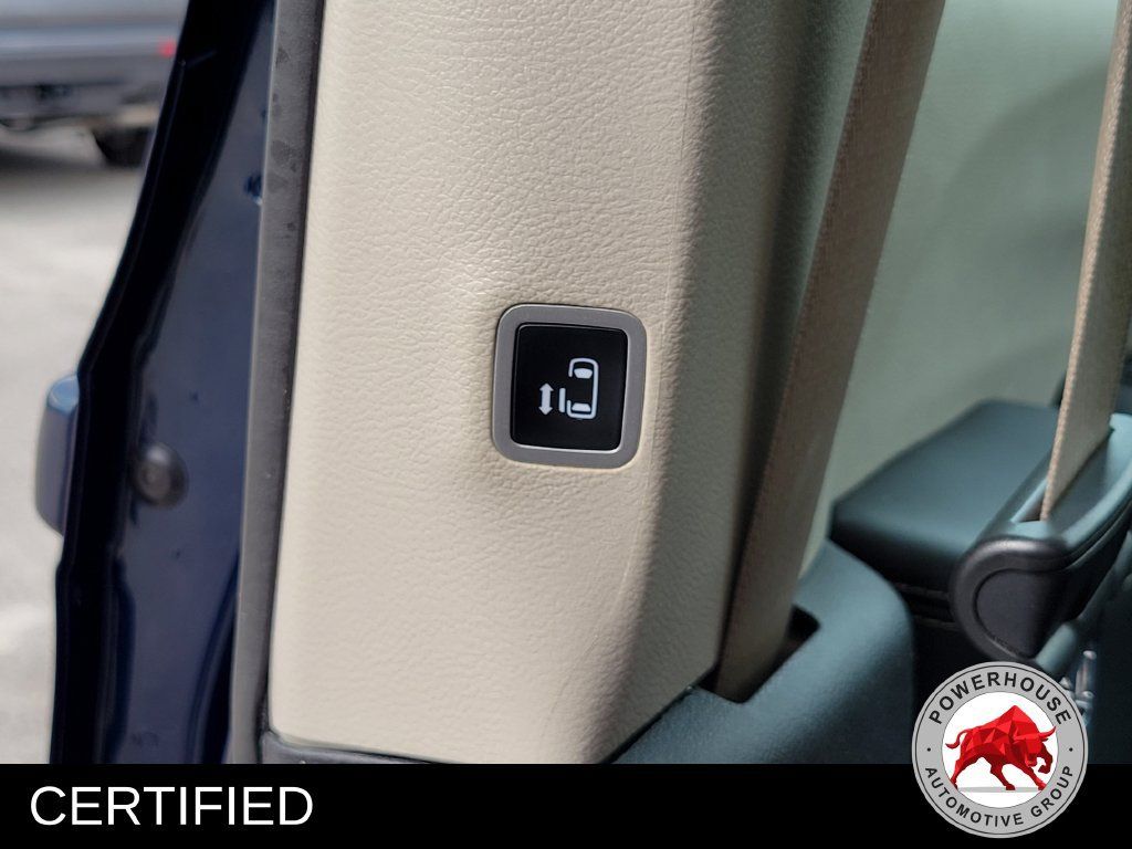 Used 2023 Chrysler Pacifica Touring-L FWD image 19