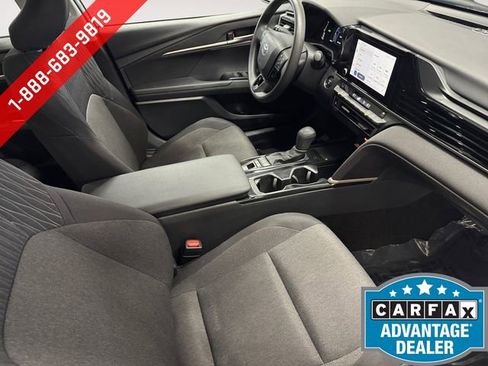 Used 2025 Toyota Camry LE FWD image 5