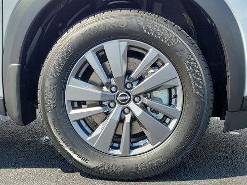 Used 2025 Nissan Pathfinder SV image 5