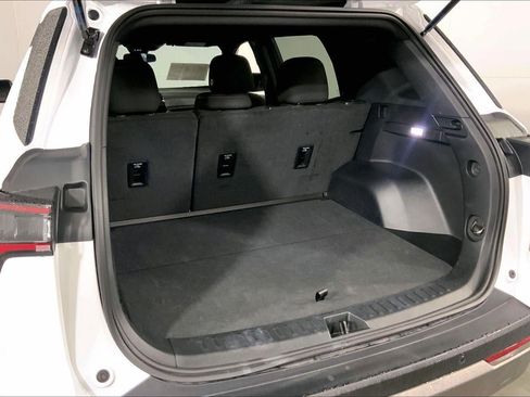 Used 2026 Chevrolet Equinox LT FWD image 5