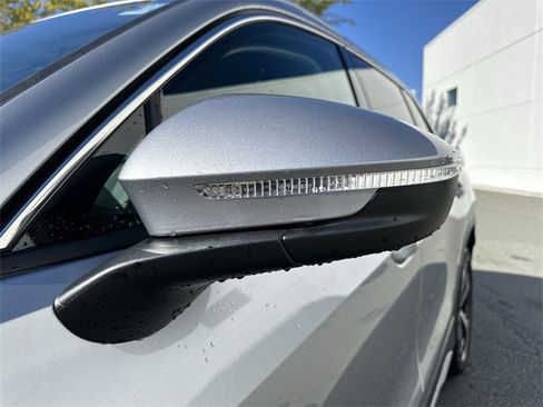 New 2025 Volkswagen Tiguan SE image 10