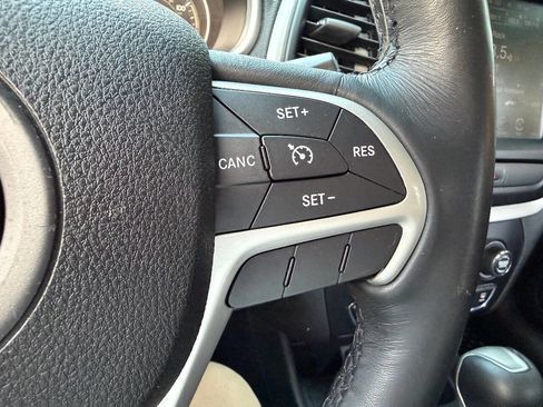 Used 2015 Jeep Cherokee Trailhawk w/ Comfort/Convenience Group image 33