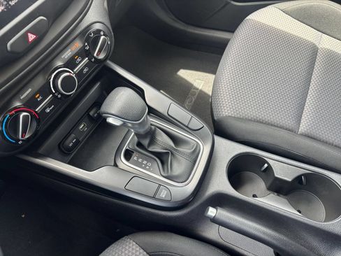 Used 2025 Kia Soul LX w/ LX Technology Package FWD image 39
