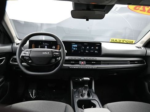 Used 2025 Kia K4 LXS image 30