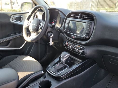 Certified 2022 Kia Soul LX FWD image 10
