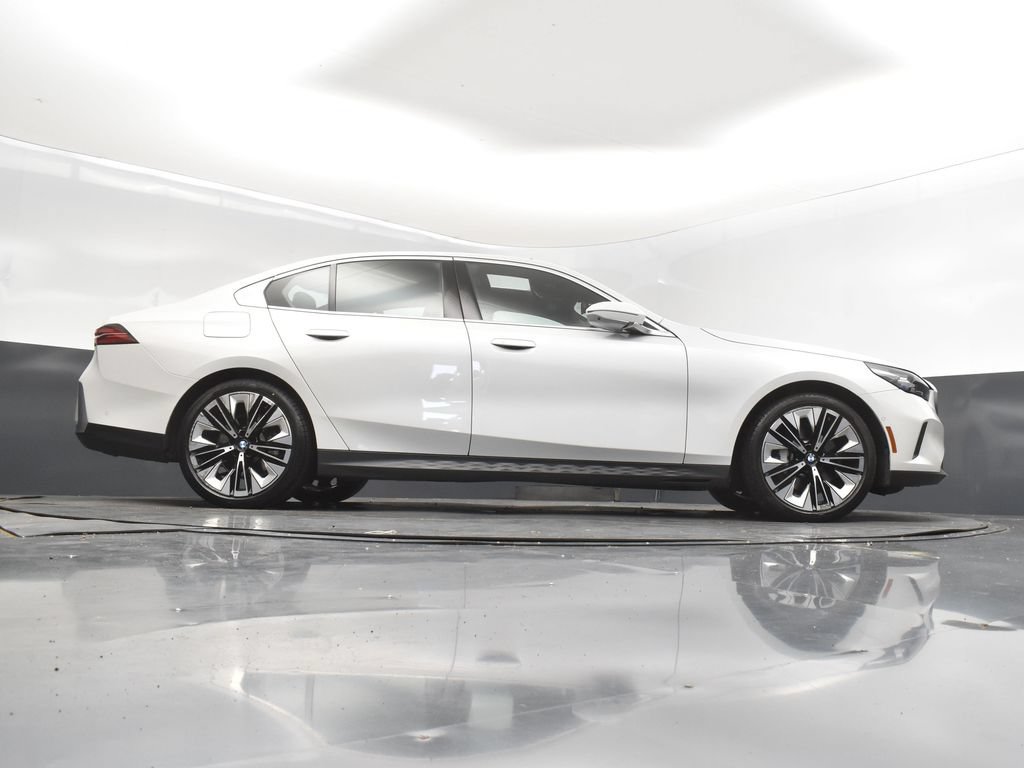 Used 2024 BMW 530i xDrive AWD/4WD image 43