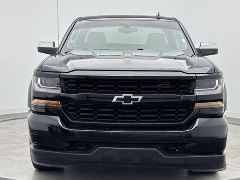 Used 2019 Chevrolet Silverado 1500 Custom w/ Custom Convenience Package RWD image 2