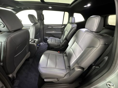 Used 2024 GMC Acadia Elevation w/ Black Edition image 25