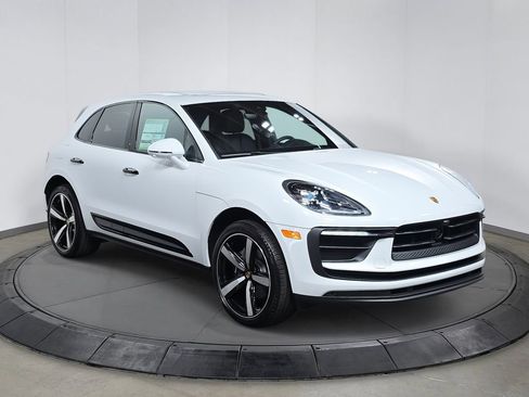 New 2025 Porsche Macan image 9