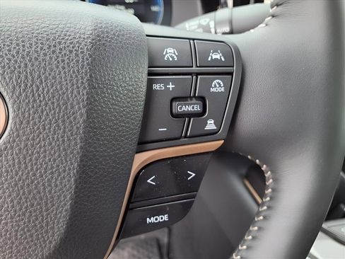 New 2025 Toyota Crown Platinum image 22