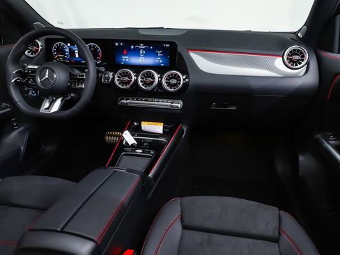 New 2026 Mercedes-Benz GLA 35 AMG 4MATIC image 8