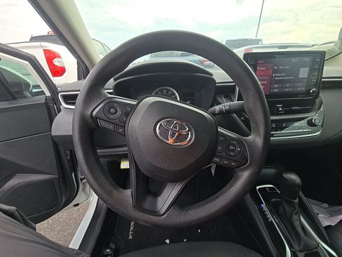 Used 2021 Toyota Corolla LE FWD image 8