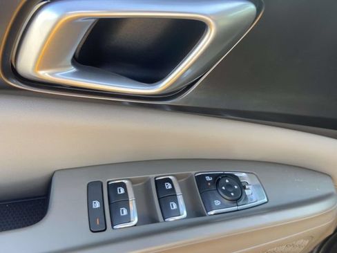 New 2025 Kia Carnival FWD image 12
