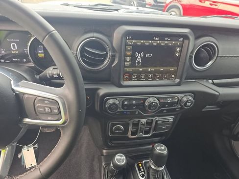 Used 2023 Jeep Wrangler Unlimited Sahara w/ Cold Weather Group AWD/4WD image 8