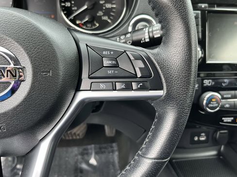 Used 2020 Nissan Rogue SV image 20