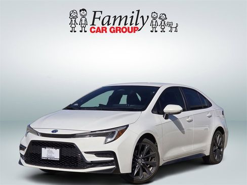 Used 2024 Toyota Corolla SE image 1