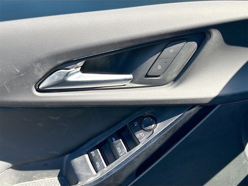 Used 2025 Chevrolet Equinox LT image 18