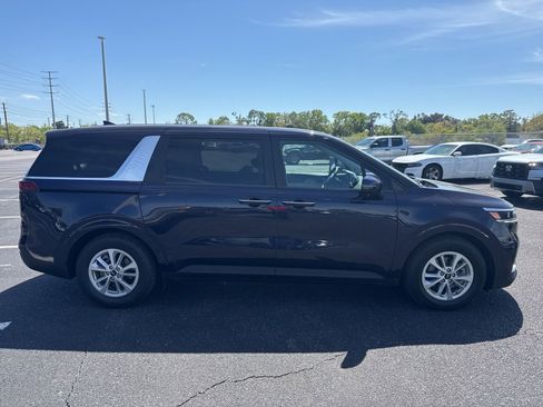 Used 2024 Kia Carnival LX image 7