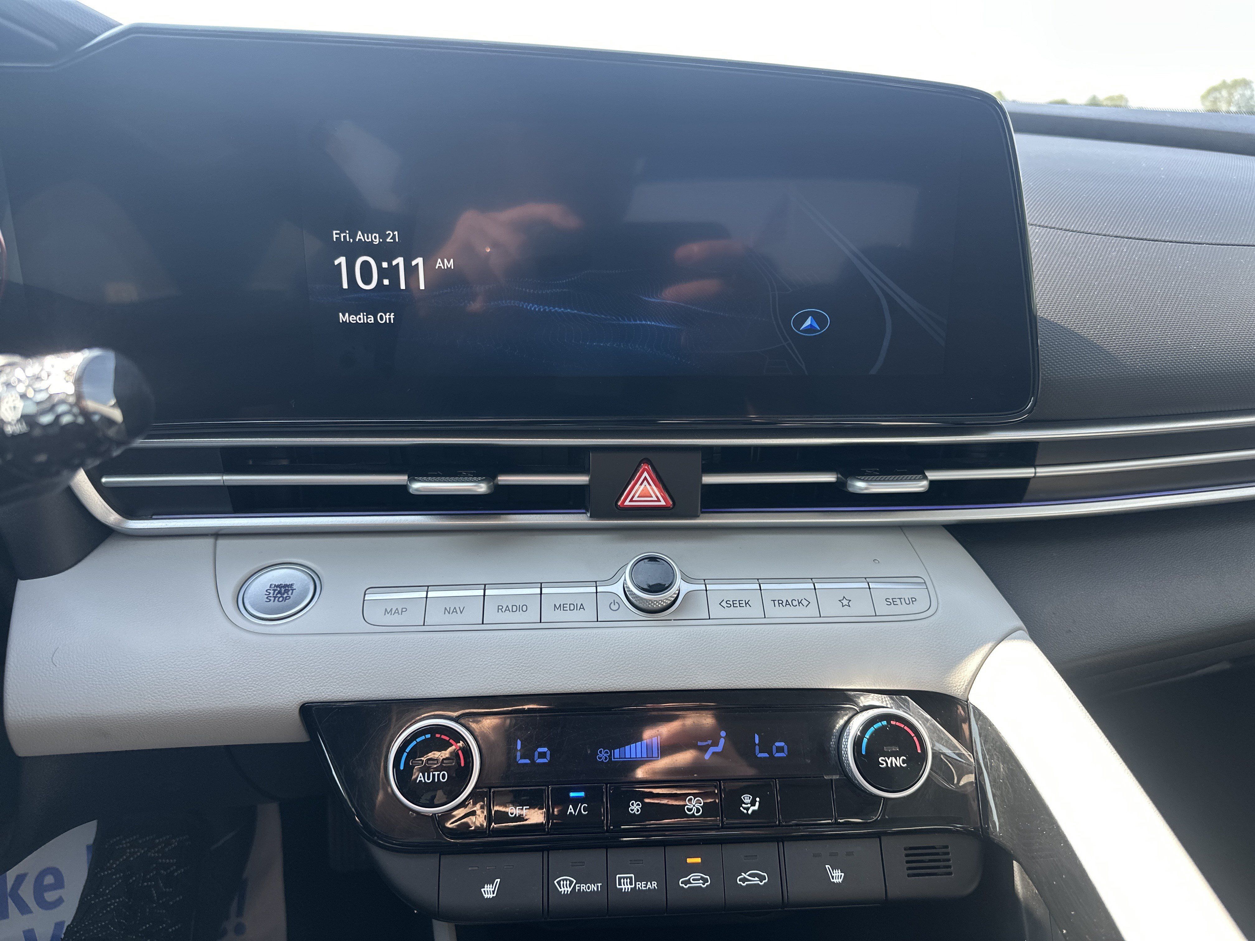 Used 2024 Hyundai Elantra Limited FWD image 18