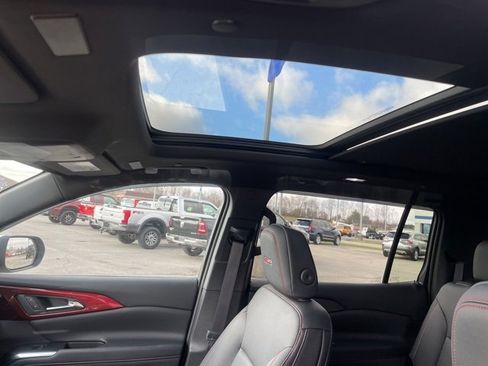 Used 2025 Chevrolet Traverse Z71 w/ Driver Confidence Package image 50