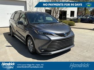 Used 2025 Toyota Sienna XLE video 1
