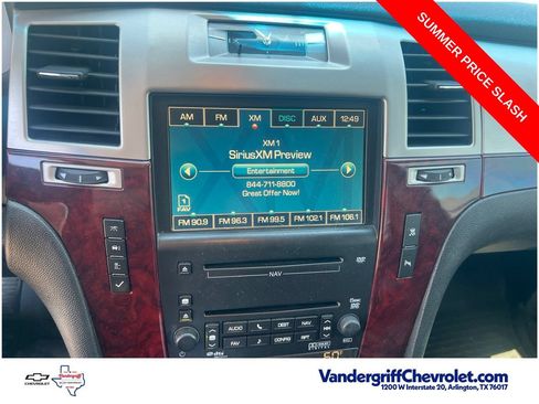 Used 2010 Cadillac Escalade ESV Premium RWD image 17