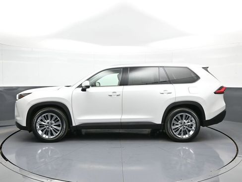 Certified 2024 Toyota Grand Highlander Platinum image 9