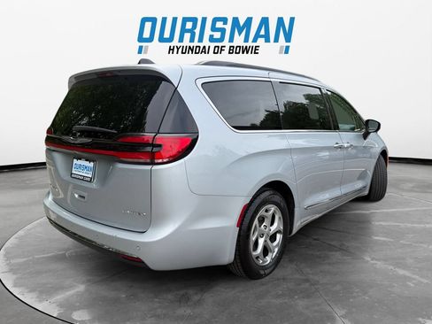 Used 2023 Chrysler Pacifica Limited FWD image 6