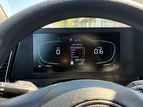 Used 2025 Kia Sportage LX image 39