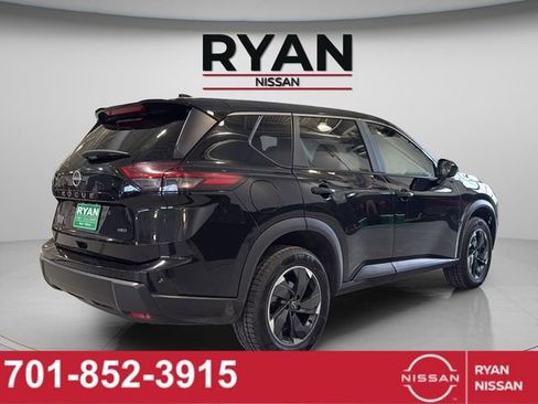 Certified 2025 Nissan Rogue SV image 17