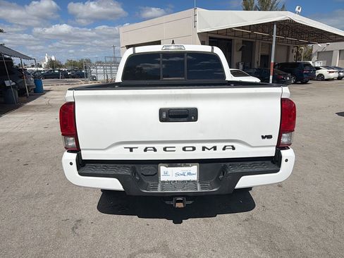 Used 2016 Toyota Tacoma TRD Sport w/ Premium & Technology Package image 6