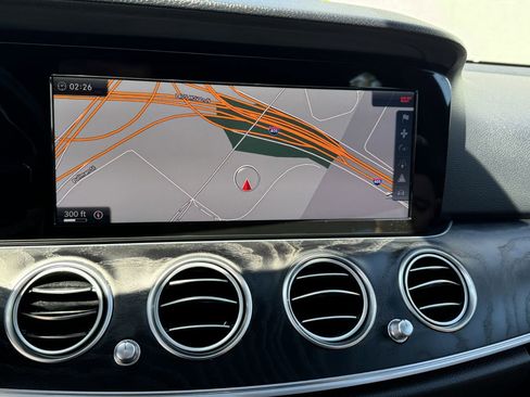 Used 2017 Mercedes-Benz E 300 image 32