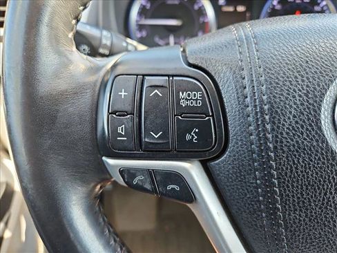 Used 2018 Toyota Highlander Limited image 12