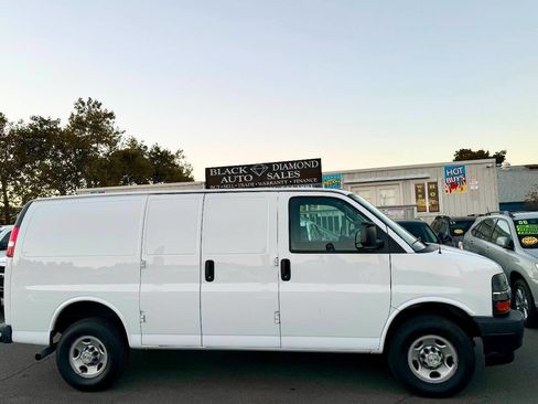 Used 2022 Chevrolet Express 3500 w/ Driver Convenience Package image 11