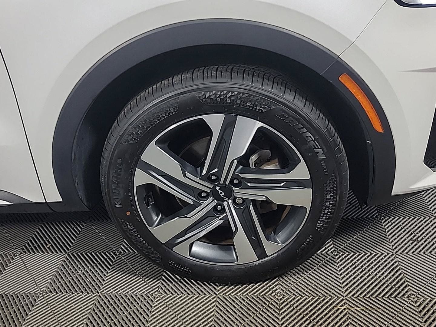Certified 2023 Kia Sorento SX Prestige AWD/4WD image 3