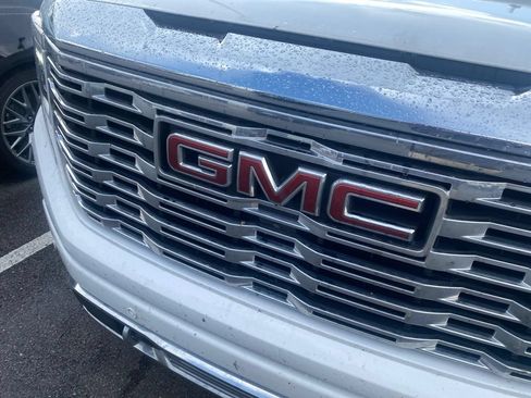 Used 2023 GMC Sierra 1500 Denali w/ Technology Package AWD/4WD image 3