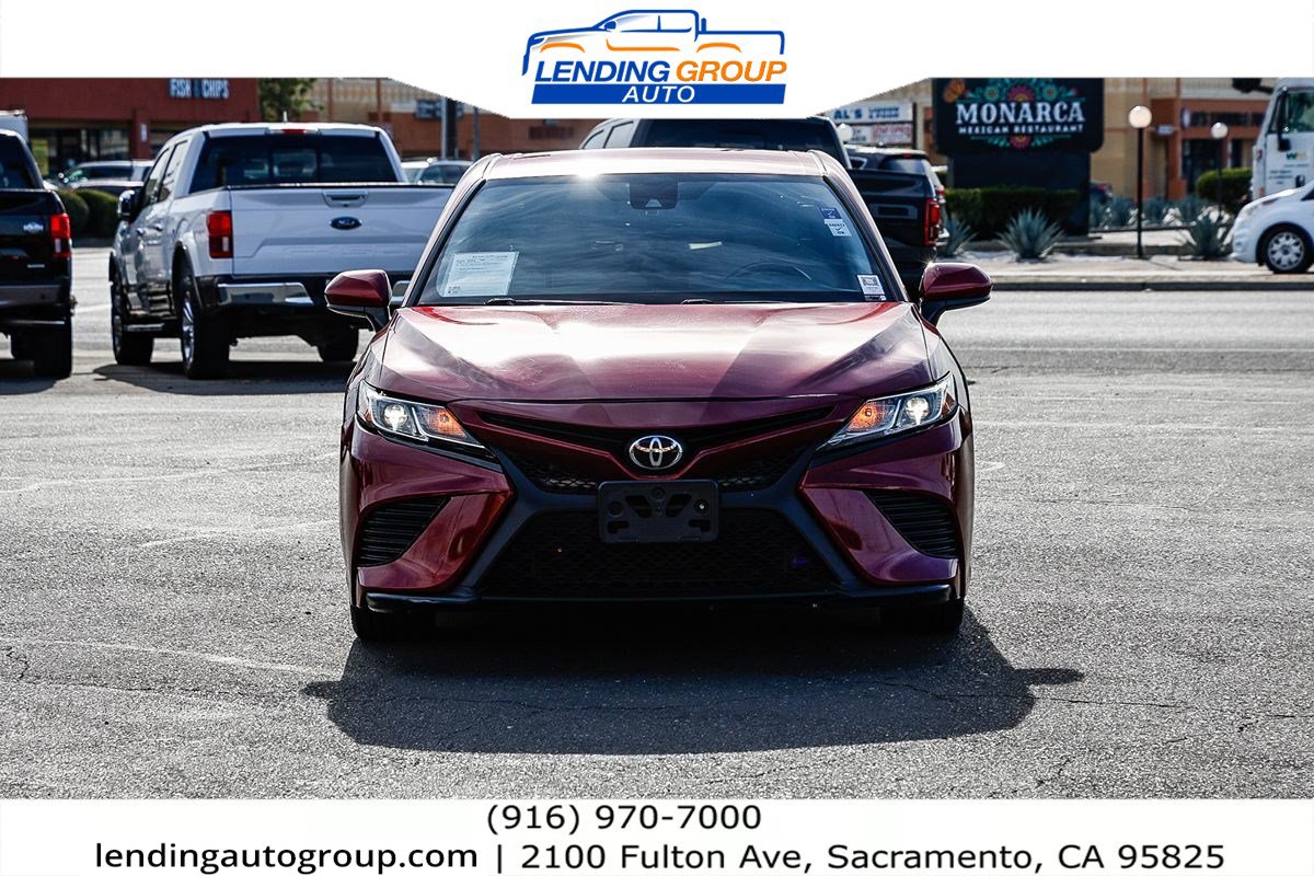 Used 2018 Toyota Camry SE w/ Accessory Appearance Package FWD image 6