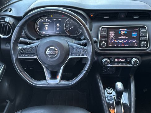 Used 2019 Nissan Kicks SR w/ SR Premium Package FWD image 13