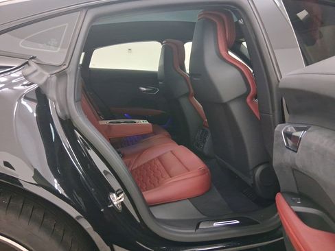 Used 2023 Audi e-tron GT Prestige w/ Prestige Package image 32