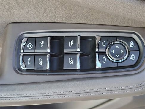 Used 2021 Porsche Macan image 17