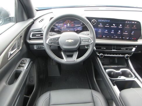 New 2026 Chevrolet Traverse LT w/ Sun and Wheel Package image 13