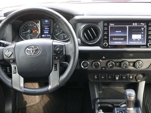 Used 2020 Toyota Tacoma TRD Sport w/ Technology Package AWD/4WD image 25