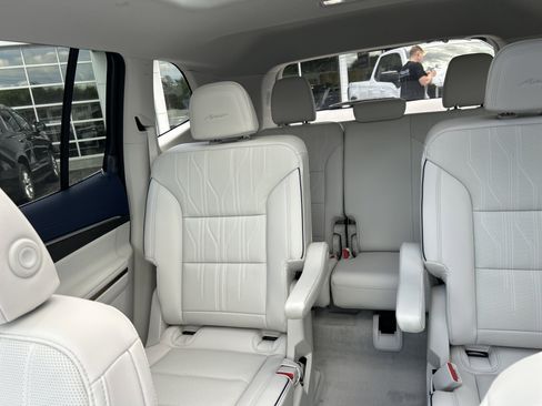 New 2026 Buick Enclave Avenir w/ Super Cruise Package FWD image 25