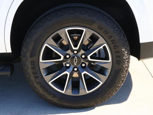 Used 2024 Chevrolet Tahoe Z71 w/ Luxury Package image 8