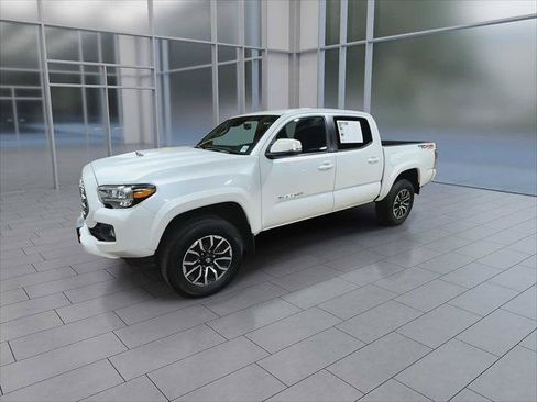 Certified 2022 Toyota Tacoma TRD Sport w/ Technology Package AWD/4WD image 4