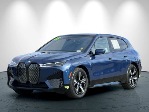 Used 2023 BMW iX xDrive50 w/ Ultimate Package 2 image 8