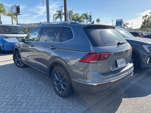 Used 2023 Volkswagen Tiguan SE w/ Panoramic Sunroof Package image 4