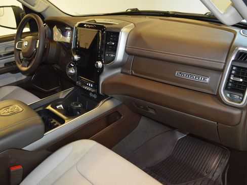 Used 2025 RAM 1500 Laramie AWD/4WD image 10