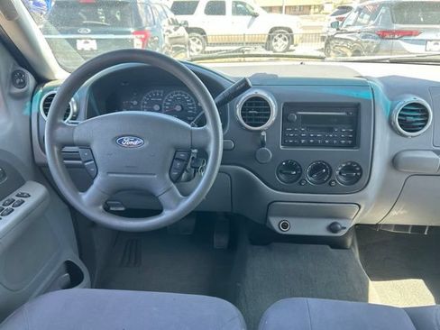 Used 2004 Ford Expedition XLS RWD image 12